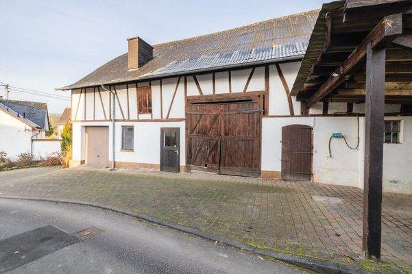 Straßenseite Scheune