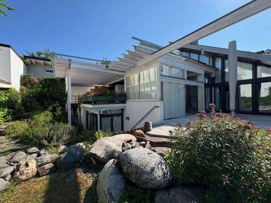 Gartenansicht mit Terrasse