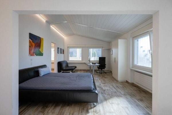 geräumiges Schlafzimmer, optional unterteilbar in zwei bis drei Zimmer