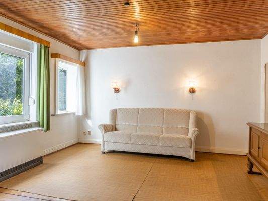 Wohnzimmer Wohnung rechts