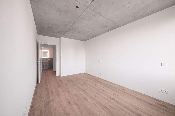 Schlafzimmer mit Blick zum Flur - HERDERGÄRTEN 3.4.2