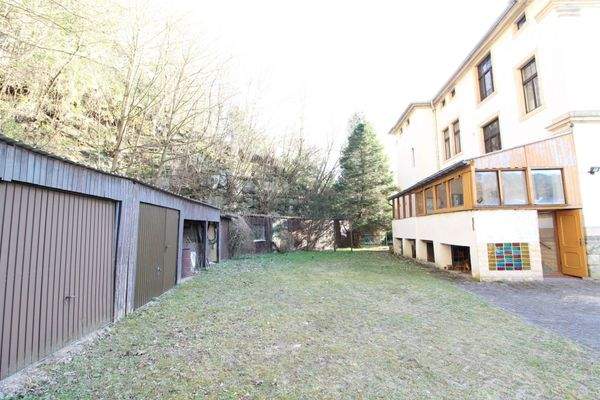 Rückansicht mit Hofbereich