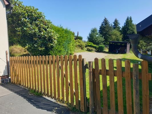 Blick von südwestlicher Grundstücksgrenze