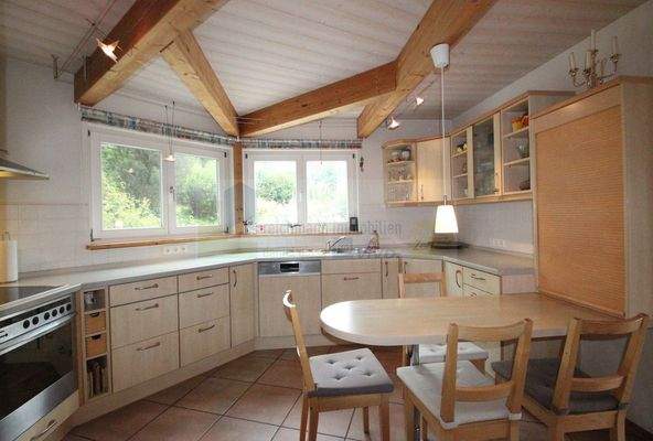 Küche mit Frühstücksecke