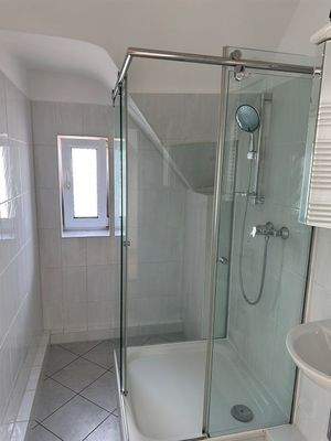 MFH OG links Tageslichtbad mit Dusche