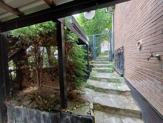 Durchgang zum Vorgarten