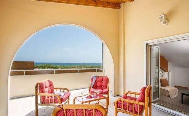 Kreta, Kalyves: Helle Villa zu verkaufen, nur wenige Schritte vom Meer entfernt