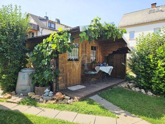 Idyllisches Gartenhäuschen