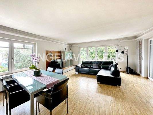 Wohnbereich mit Zugang zur Terrasse