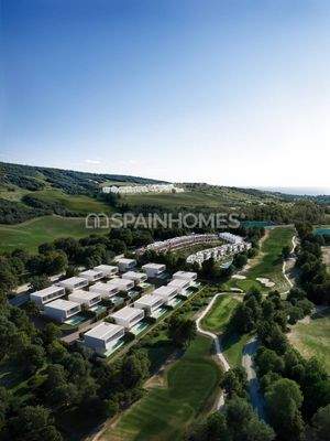 Detached Villas Near Golf Courses in Estepona
