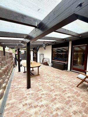 überdachte Terrasse