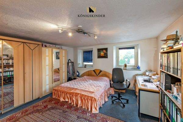 Gleich rechts am Flur das Arbeitszimmer - kann man auch anders nutzen... 