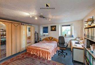 Gleich rechts am Flur das Arbeitszimmer - kann man auch anders nutzen... 