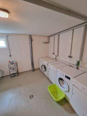 Waschmaschinenkeller, Platz für Ihre WM und Trockner mit eigenem Strohmzähler