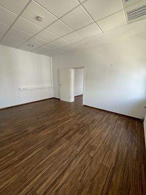 Büro-/Praxisflächen