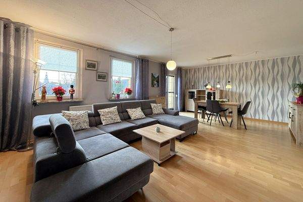 helles Wohn- und Esszimmer