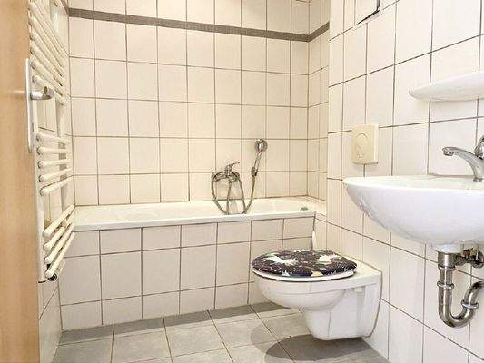 innenliegendes Bad mit Wanne