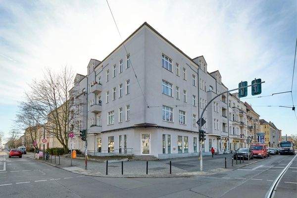 Eckgebäude mit Gewerbe