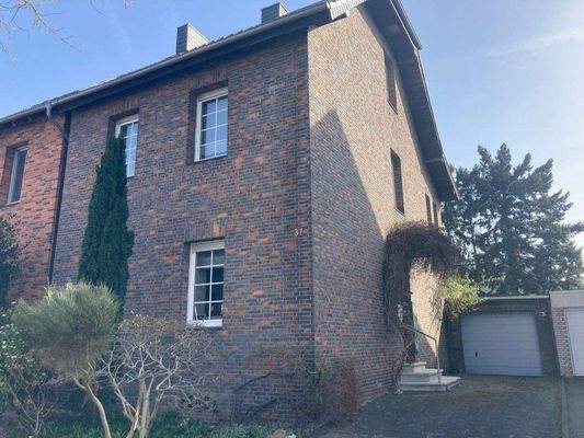 Liegenschaft mit Garage 