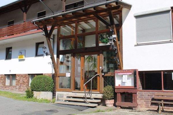 Frontansicht - Eingang (1)