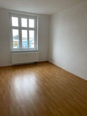 Helles Zimmer mit Fenster