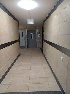Eingang - zu den Aufzügen