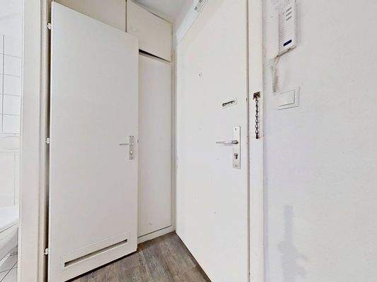 Flur mit Einbauschrank