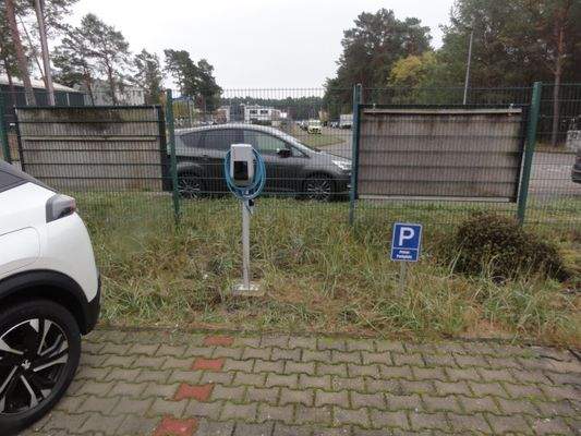Außenansicht_E-Tankstelle.JPG