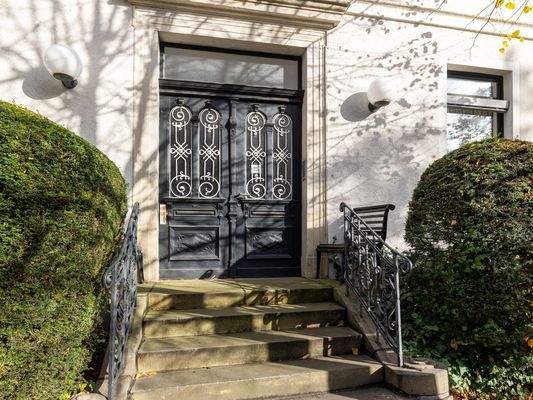 Eingangsbereich links