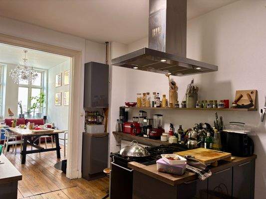 Küche mit Blick ins Esszimmer - EG