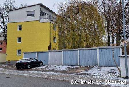 Das Haus mit Garagen