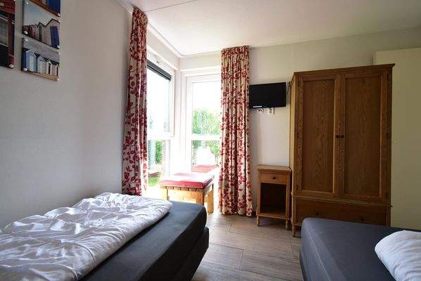 Haus Ouddorp Hauptschlafzimmer Garten Blick Fußweg