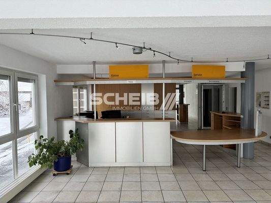 mit pflegeleichtem Fliesenboden