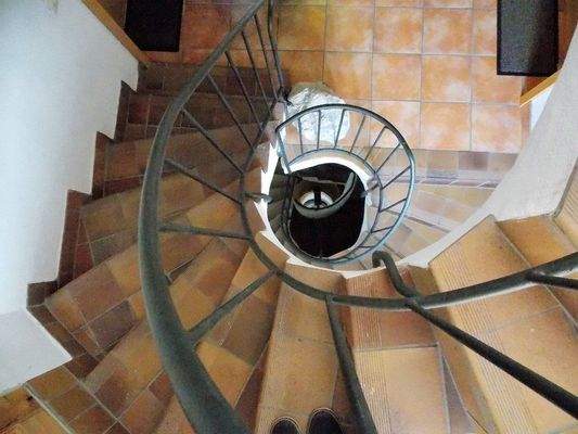 Treppenhaus mit besonderem "Kofferaufzug" 