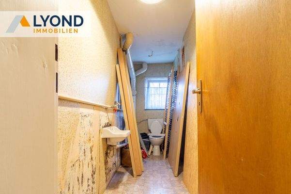 EG Toilette Renovierungsbedürftig