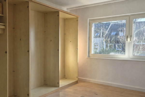 Schlafzimmer ohne Möbel..png