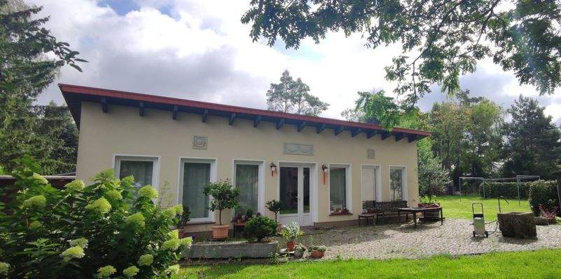 zum Wohnen ausgebaute Orangerie