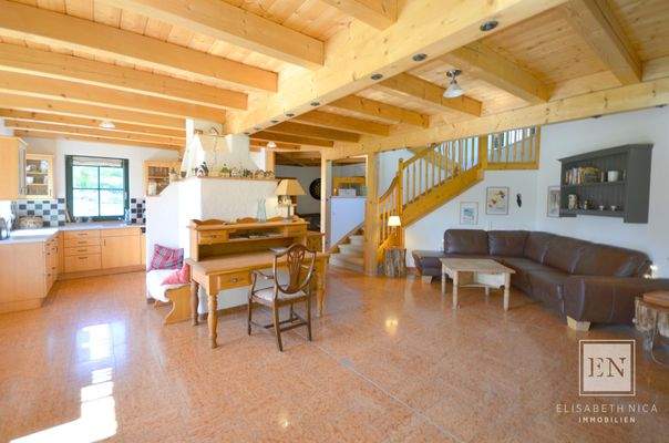 Blick auf Küche und Wohnbereich