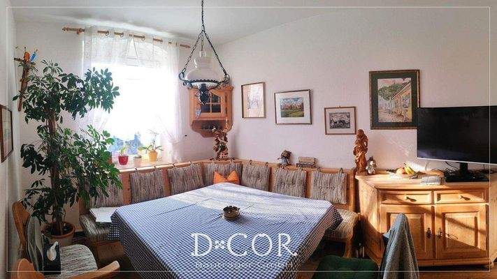 Ess-/ Gäste-/ Arbeitszimmer