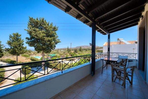 Kreta, Xirosterni: Ruhiges Anwesen in der Nähe des Strandes zu verkaufen