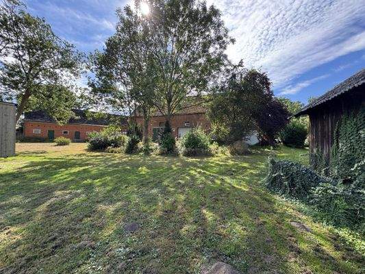 Blick vom Grundstücksende Richtung Scheune