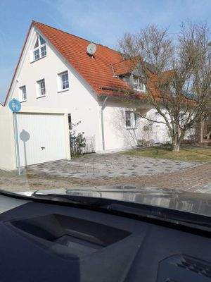 Seiten- Frontansicht. u. Garage