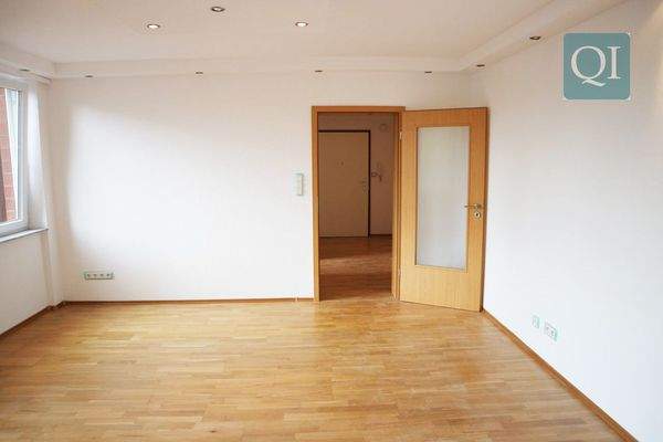 QI-6838 Wohnzimmer 1-2