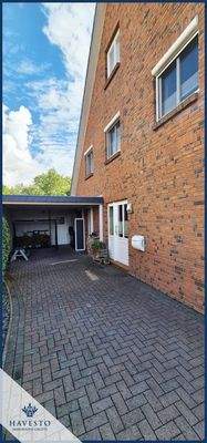 Teilblick auf den Auffahrtsbereich nebst den beiden Hauszugängen