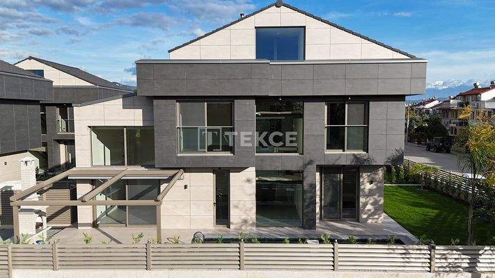 Villa with Pool within Walking Distance of Çalış Beach in Fethiye