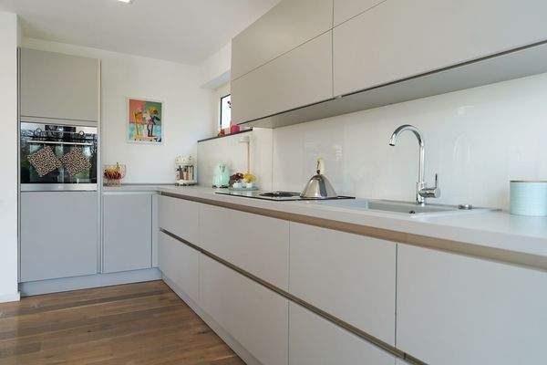 Einbauküche von Schüller in Steingrau matt