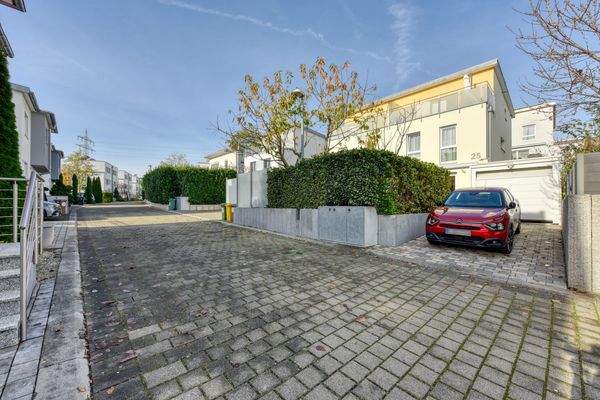 Haus &amp; Weg v. S-O