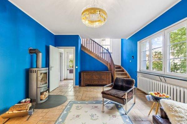 Einladender Wohnsalon mit Kamin