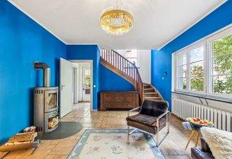 Einladender Wohnsalon mit Kamin