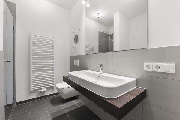 Duschbad mit Badewanne